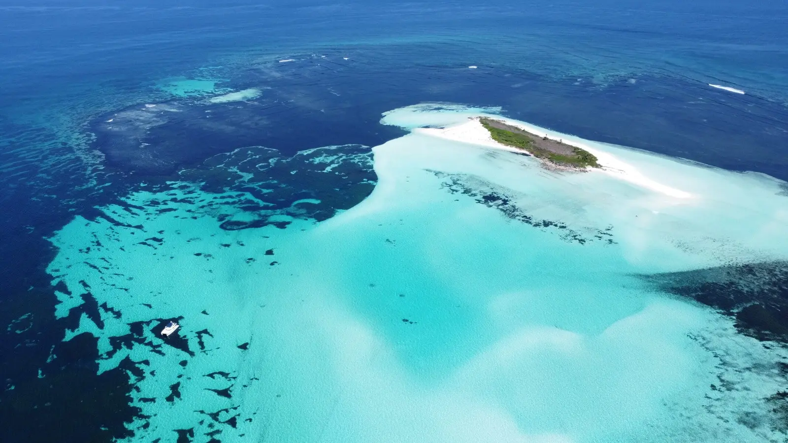 Poivre Atoll lagoon and sandbank, Amirantes, Seychelles